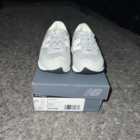 New Balance - Picture 1 of 3